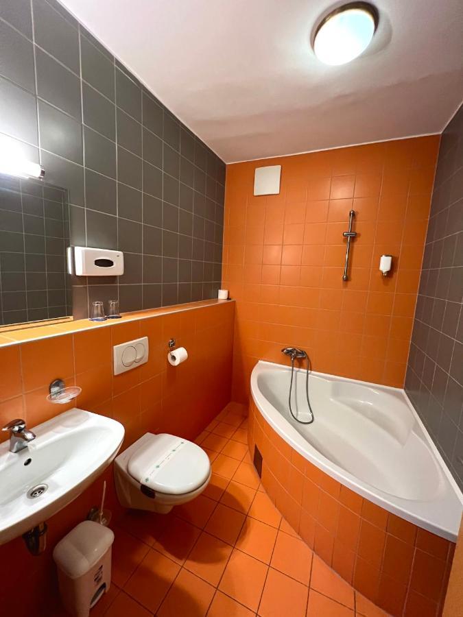 Hotel Jeruzalem Лютомер Экстерьер фото