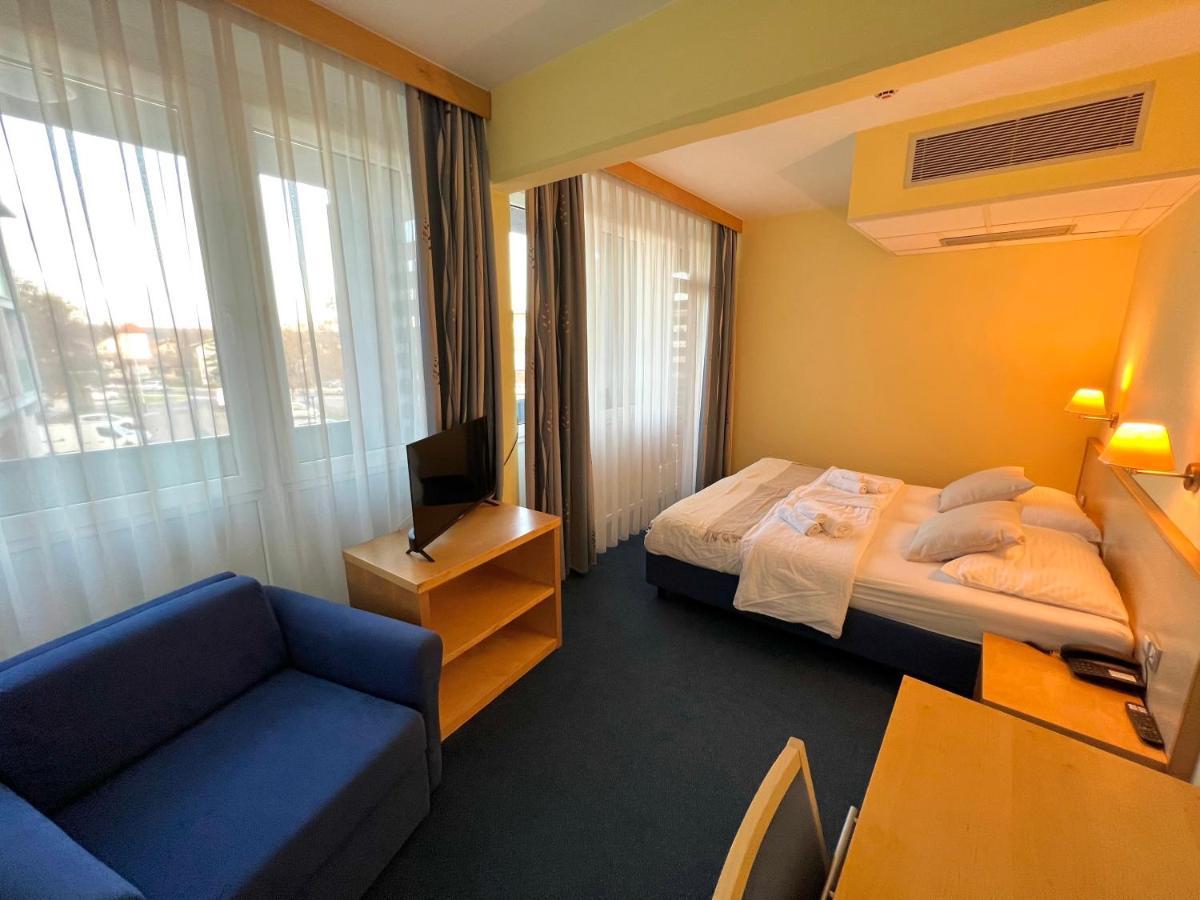 Hotel Jeruzalem Лютомер Экстерьер фото